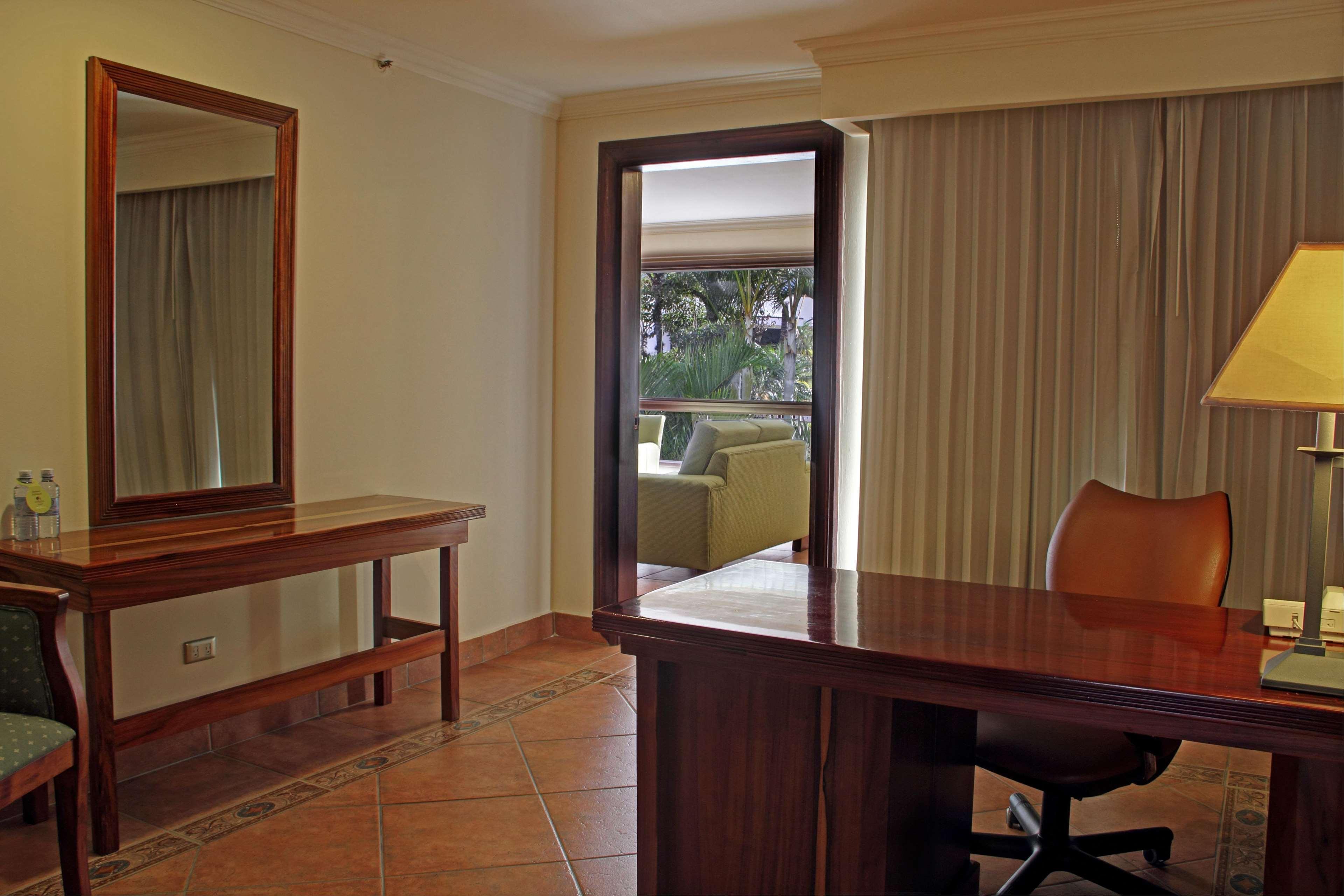 Hilton Cariari Doubletree San Jose - Costa Rica Hotel Exterior foto A room at the hotel